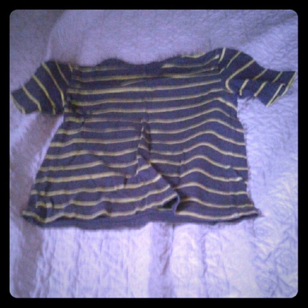 Small, comfortable, and striped t-shirt!